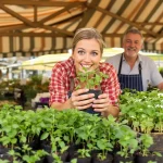 « Les plantes cultivées localement sont plus résistantes » : son marché engagé révolutionne nos jardins en Touraine