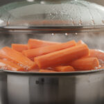 découvrez le temps de cuisson idéal des carottes à la vapeur pour obtenir une texture parfaite, tendre et savoureuse, tout en conservant leurs nutriments.